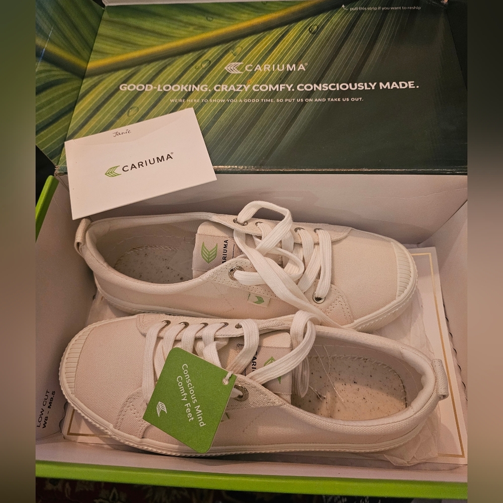 NWT Cariuma Women's Off White Canvas Sneakers
